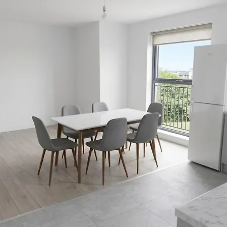 Modern Balcony Parking Sleeps 5 * Galway